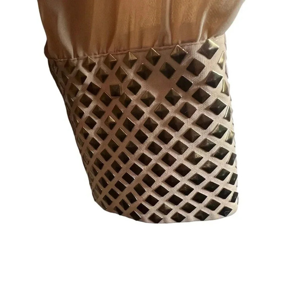 Vince Camuto Beige Chiffon Sheer Blouse Size Medium Lightweight Studded Sleeves - Picture 4 of 6
